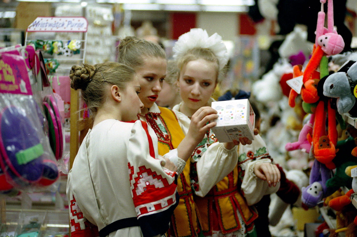 Russian dancers at Rimrock Mall, 1995